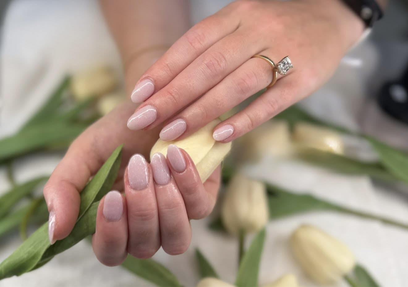 Soft pink shimmer manicure with white tulips